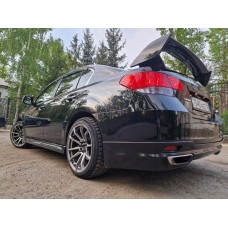 Lip rear sedan