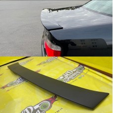 Spoiler on the trunk lid
