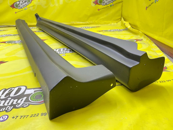 Side skirts Liberal PreFacelift 