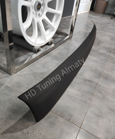 Spoiler mid PRE Facelift 