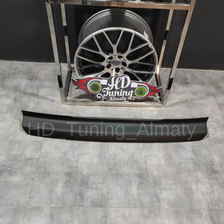Mid spoiler rear door 