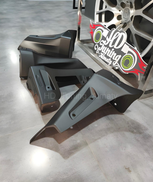 Side skirts (spats) STI