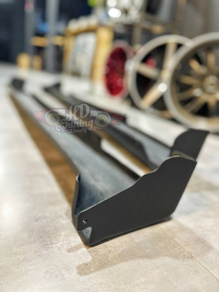 Side skirts STI