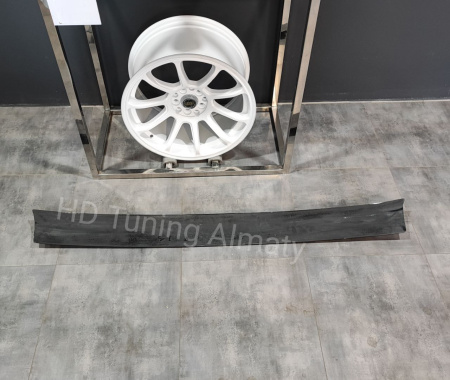 Spoiler mid PRE Facelift 
