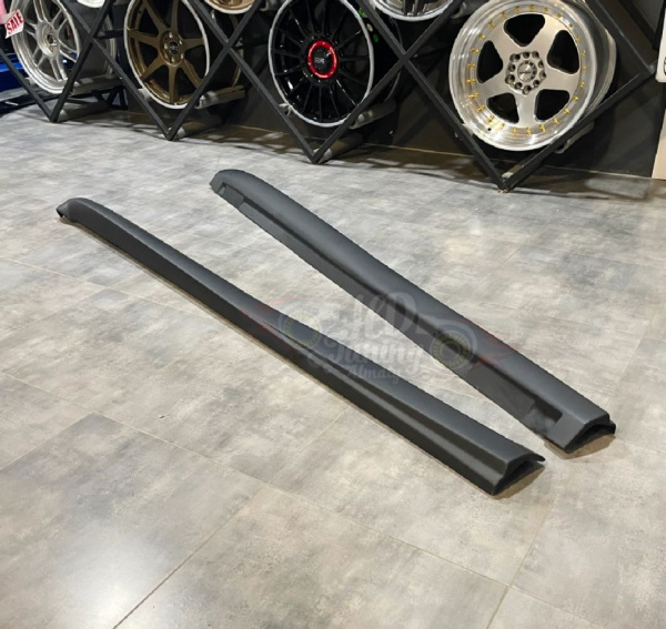 Side skirts STI