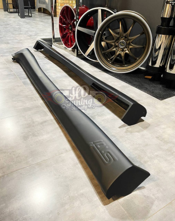 Side skirts STI