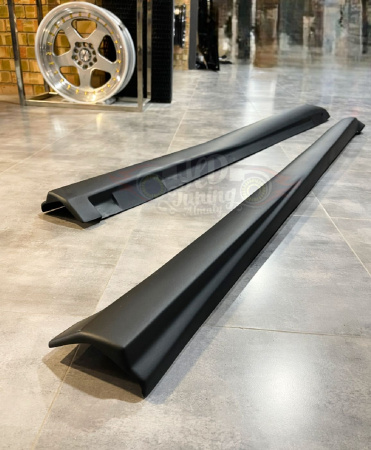 Side skirts STI