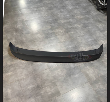 Spoiler Syms sedan