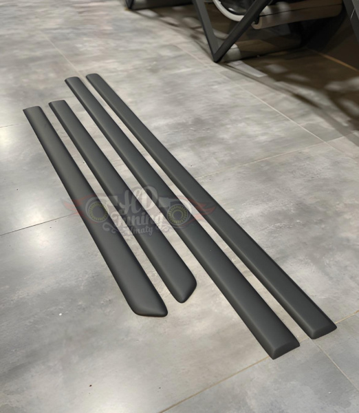 Door molding trims L+R